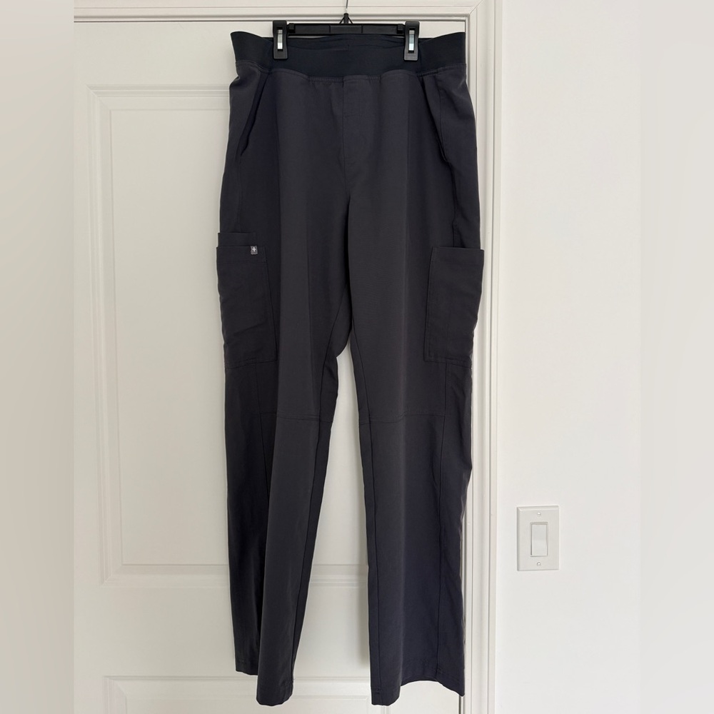 Men’s FIGS scrubs cargo pants XL NEVER WORN dark grey